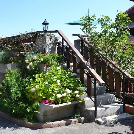 Du Château 2*
